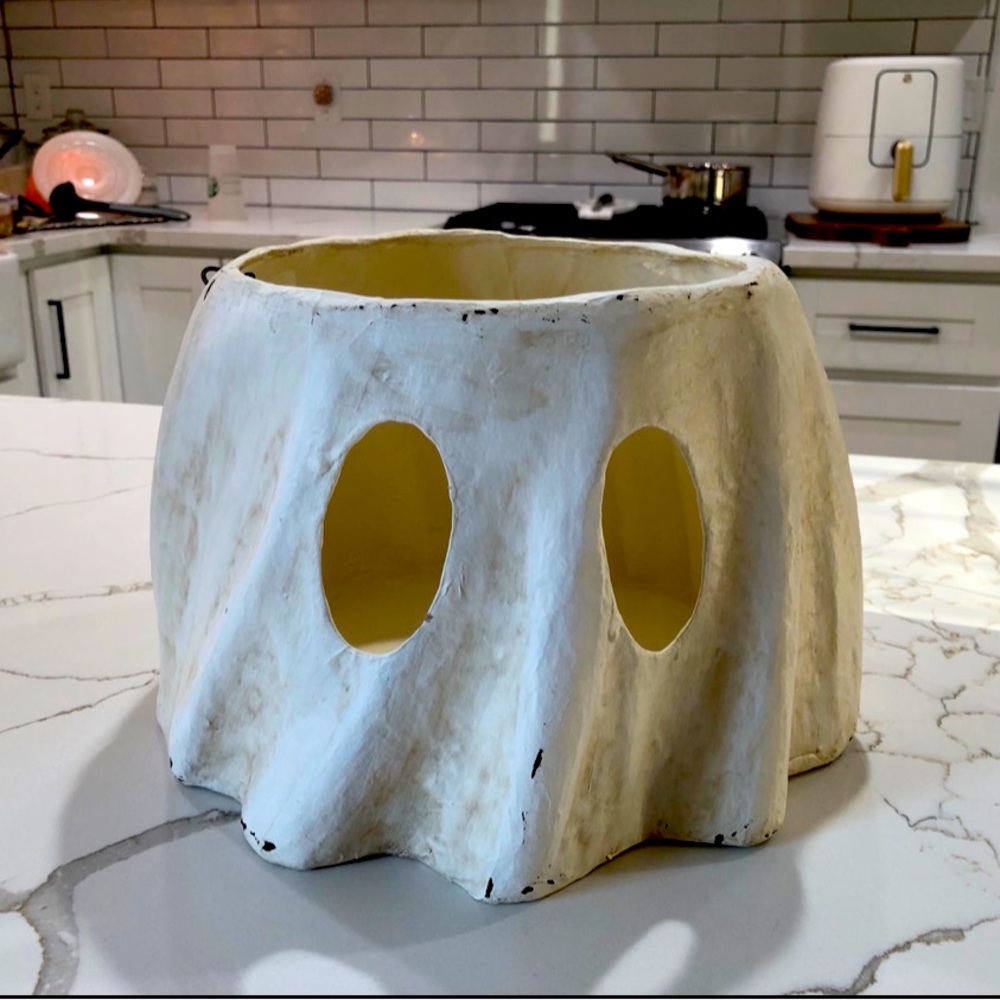 ISO THIS BETHANY LOWE GHOST BUCKET!!  Please share and help me find!!!!